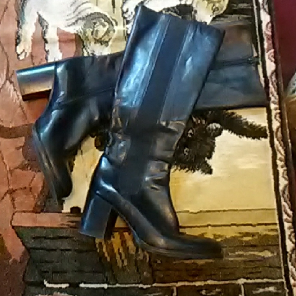 Boots - Picture 2 of 4